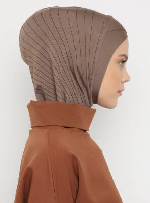 Zikzak Çizgili Spor Çapraz Bone - 17