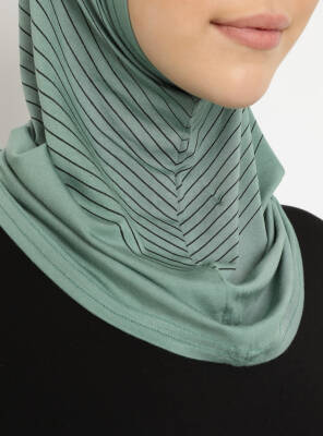 Zikzak Çizgili Spor Çapraz Bone - 55