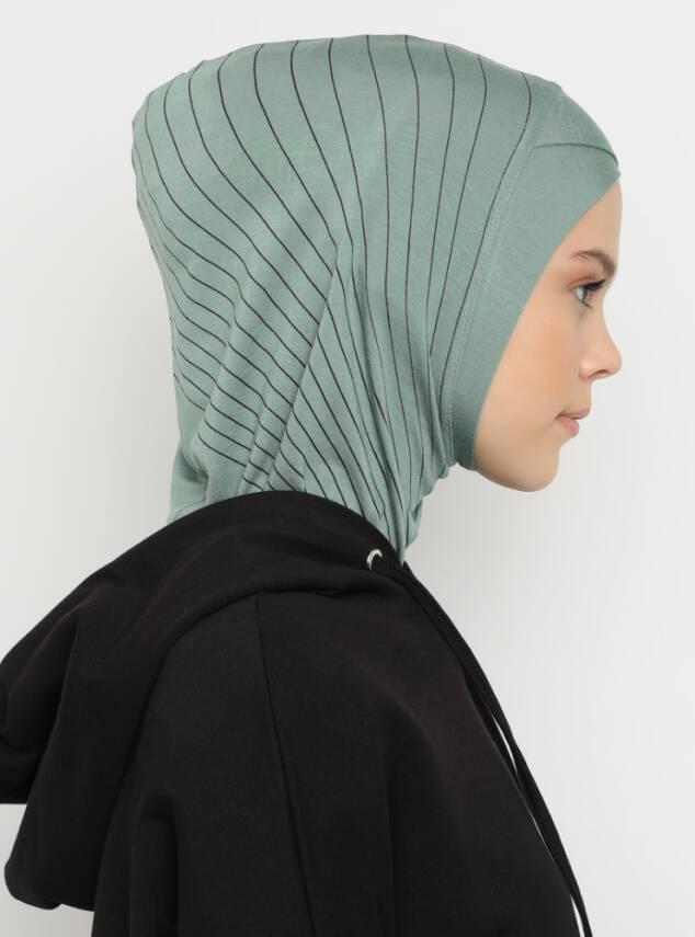 Zikzak Çizgili Spor Çapraz Bone - 60